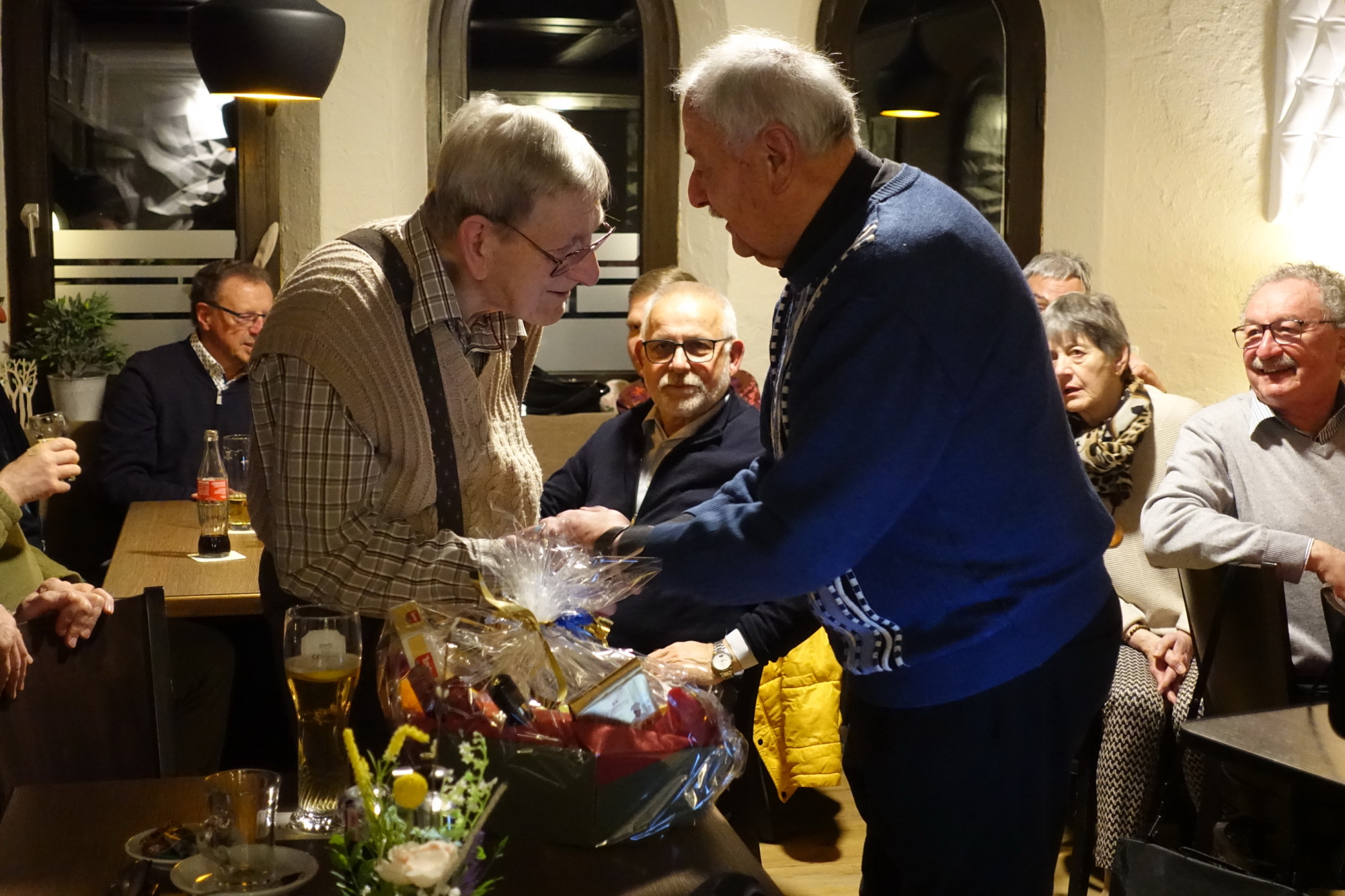 Peter Schnell wird zum Ehrenmitglied ernannt