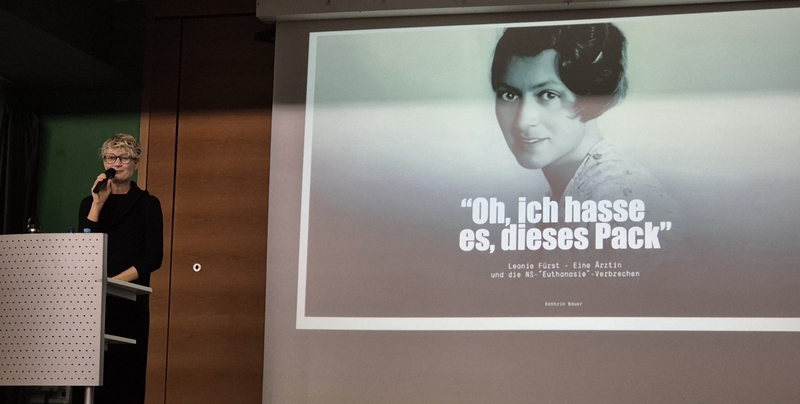 Frau Bauer beim Vortrag